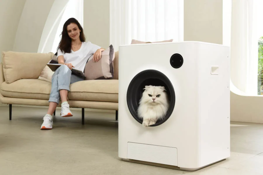 A New Era in Feline Hygiene with Rolling Litter Box | Angellique.com