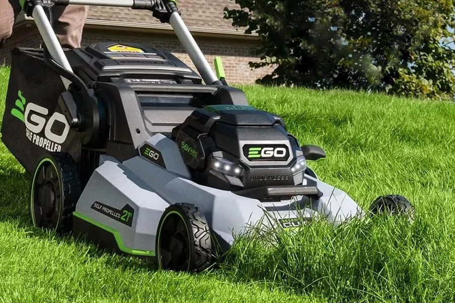 Mastering Your Garden with a Propelled Lawn Mower: An In-depth Guide | Angellique.com